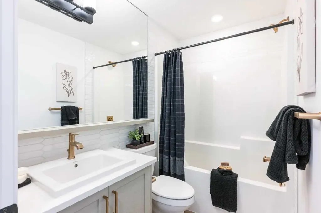 437 Alpine Avenue SW Calgary AB T2Y 0Z8