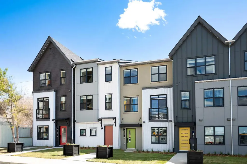 437 Alpine Avenue SW Calgary AB T2Y 0Z8