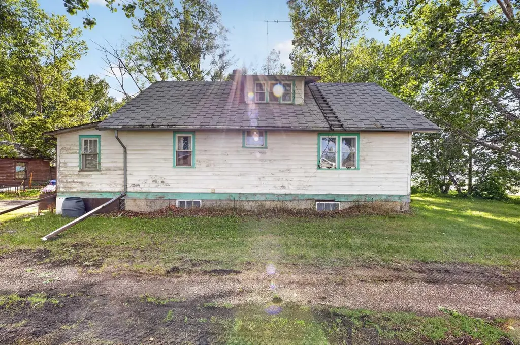1701 18 Avenue Didsbury AB T0M 0W0