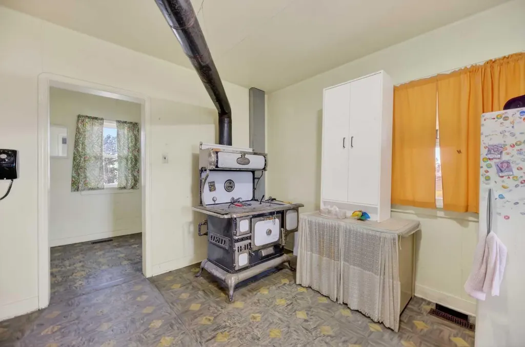 1701 18 Avenue Didsbury AB T0M 0W0