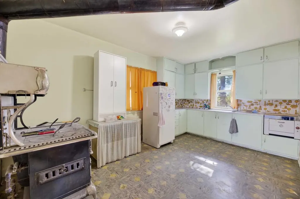 1701 18 Avenue Didsbury AB T0M 0W0
