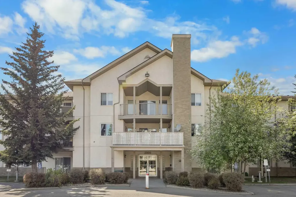 20 Harvest Rose Park NE Calgary AB T3K 4Z1