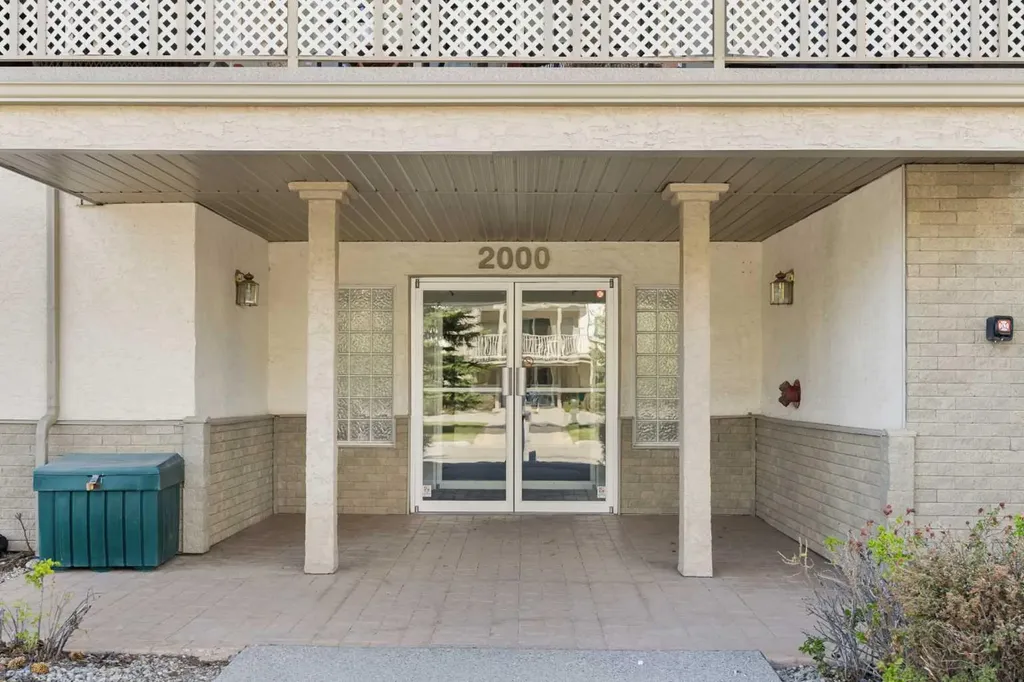 20 Harvest Rose Park NE Calgary AB T3K 4Z1