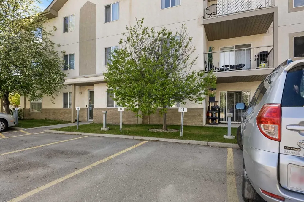 20 Harvest Rose Park NE Calgary AB T3K 4Z1