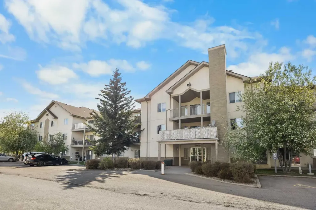 20 Harvest Rose Park NE Calgary AB T3K 4Z1