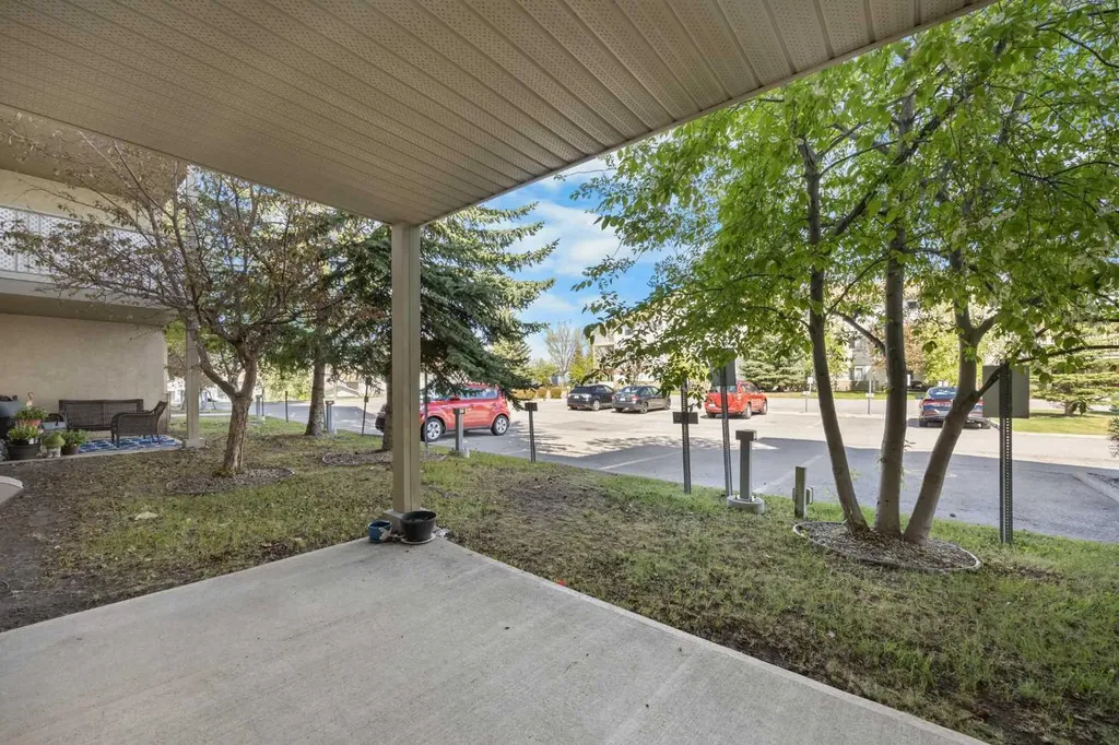 20 Harvest Rose Park NE Calgary AB T3K 4Z1