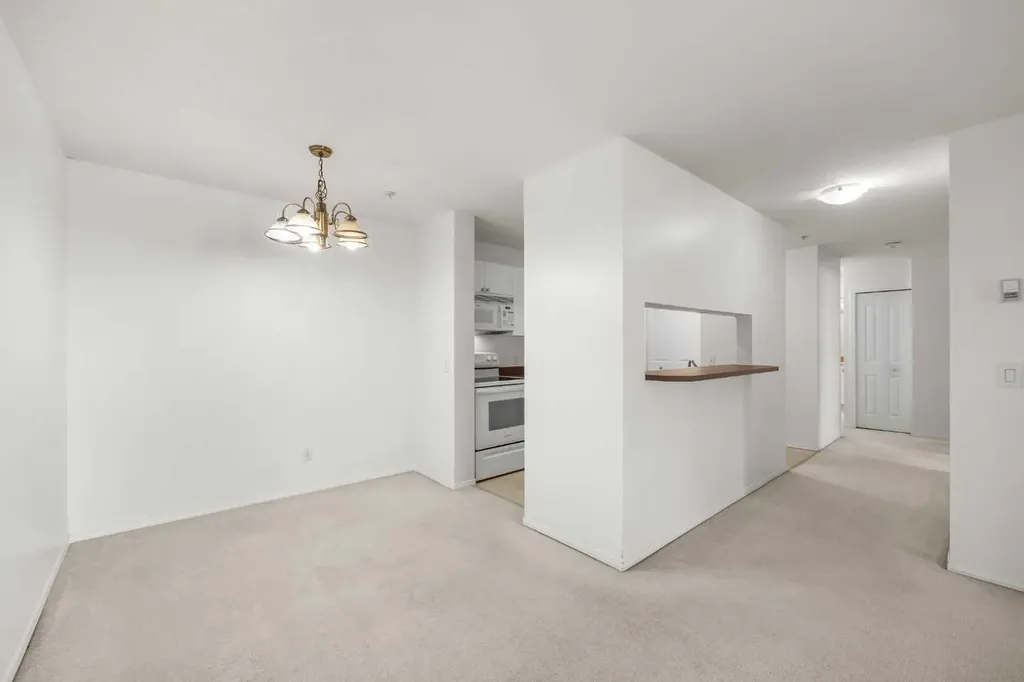 20 Harvest Rose Park NE Calgary AB T3K 4Z1