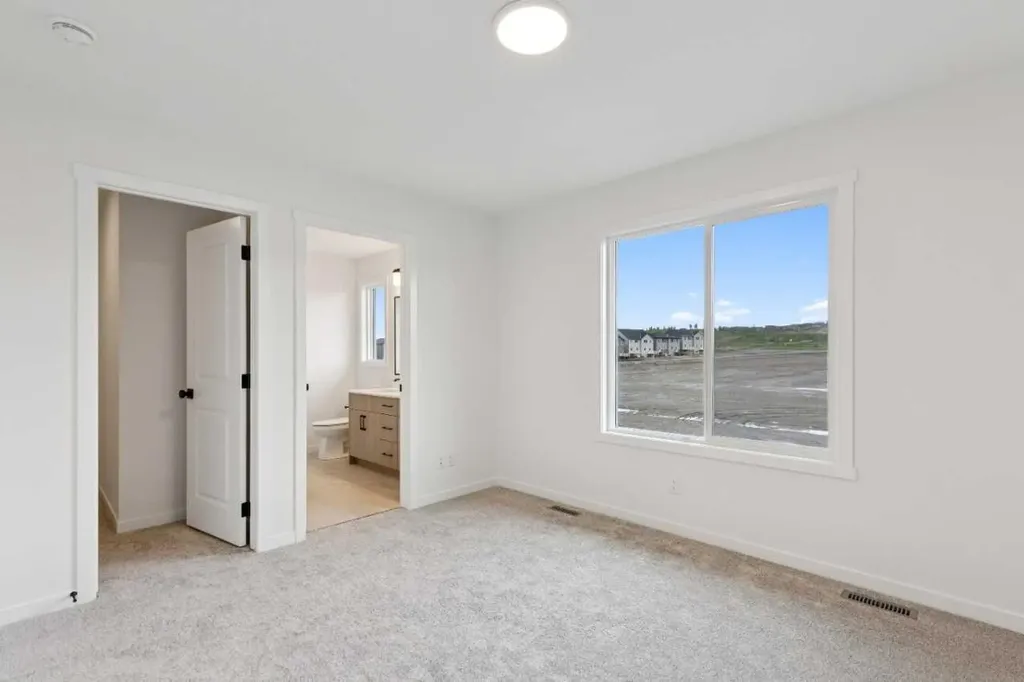 422 Heartland Way Cochrane AB T4C3E5