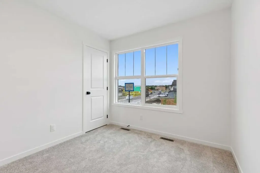 422 Heartland Way Cochrane AB T4C3E5