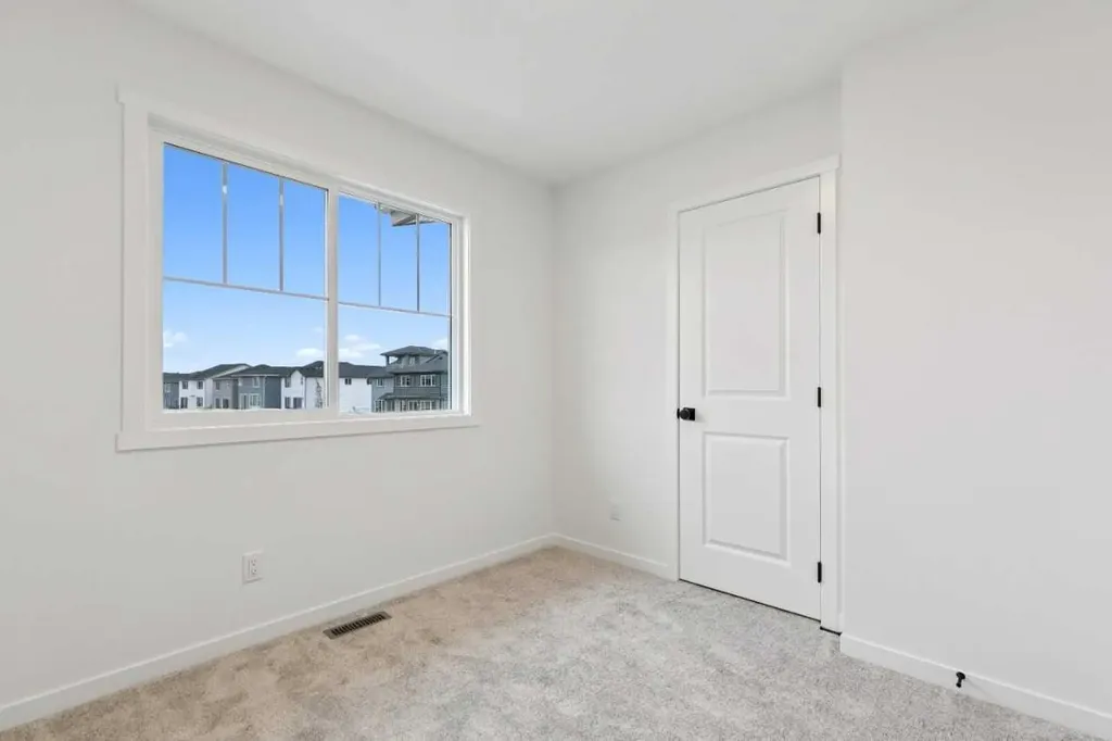 422 Heartland Way Cochrane AB T4C3E5
