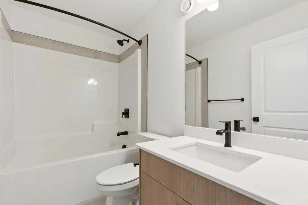 422 Heartland Way Cochrane AB T4C3E5