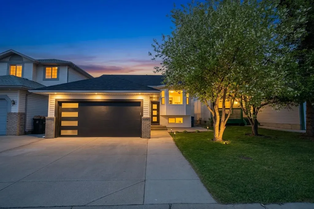 215 Del Ray Road NE Calgary AB T1Y 6V9
