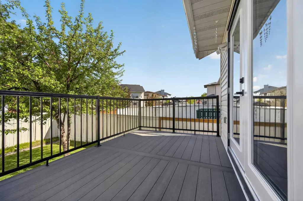 215 Del Ray Road NE Calgary AB T1Y 6V9