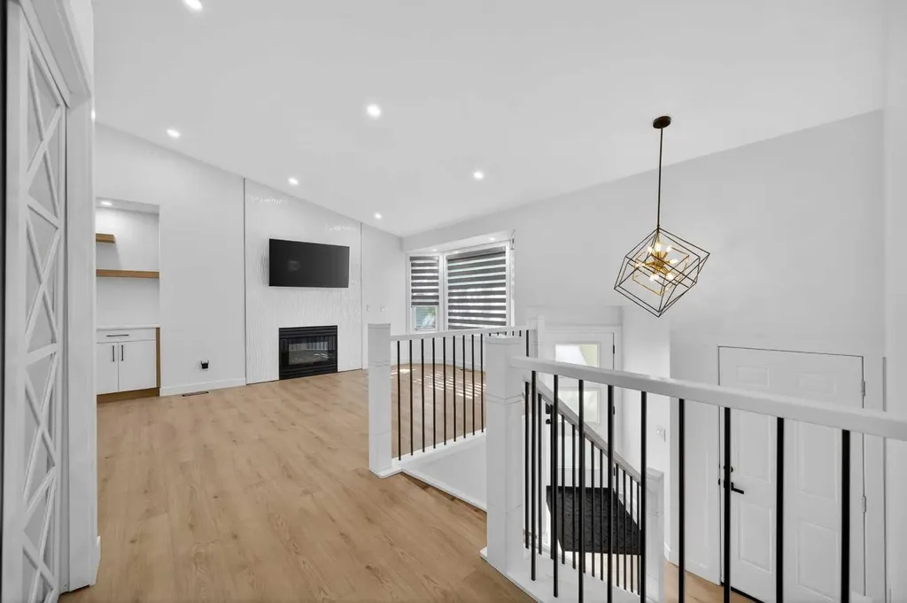 215 Del Ray Road NE Calgary AB T1Y 6V9