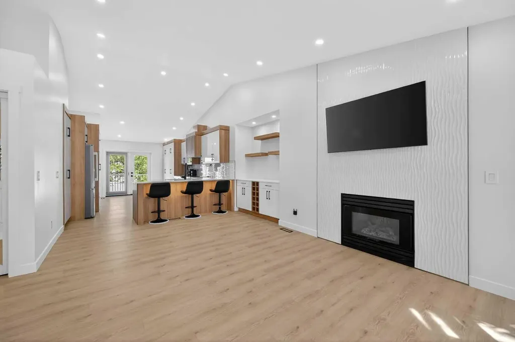215 Del Ray Road NE Calgary AB T1Y 6V9