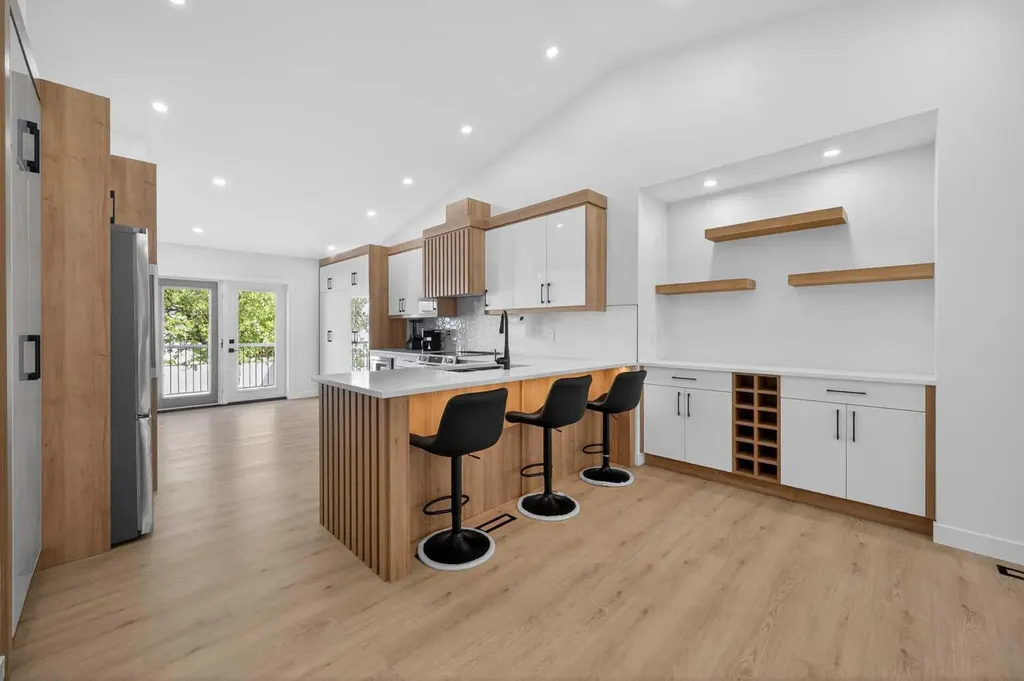 215 Del Ray Road NE Calgary AB T1Y 6V9
