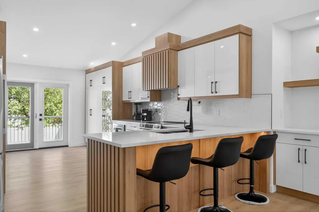 215 Del Ray Road NE Calgary AB T1Y 6V9