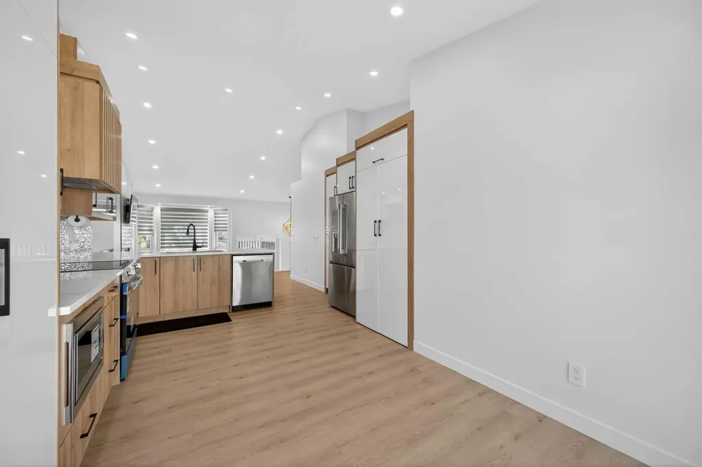215 Del Ray Road NE Calgary AB T1Y 6V9