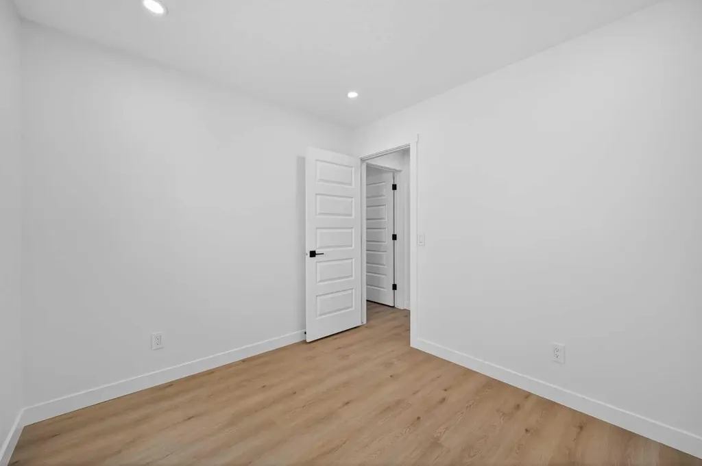215 Del Ray Road NE Calgary AB T1Y 6V9