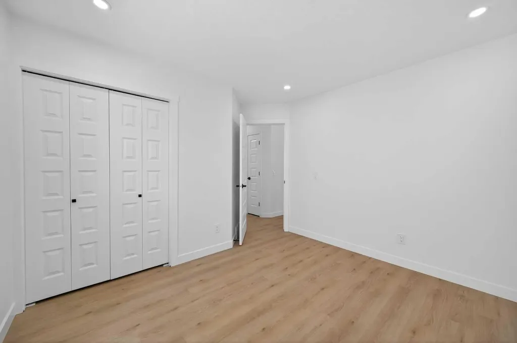 215 Del Ray Road NE Calgary AB T1Y 6V9