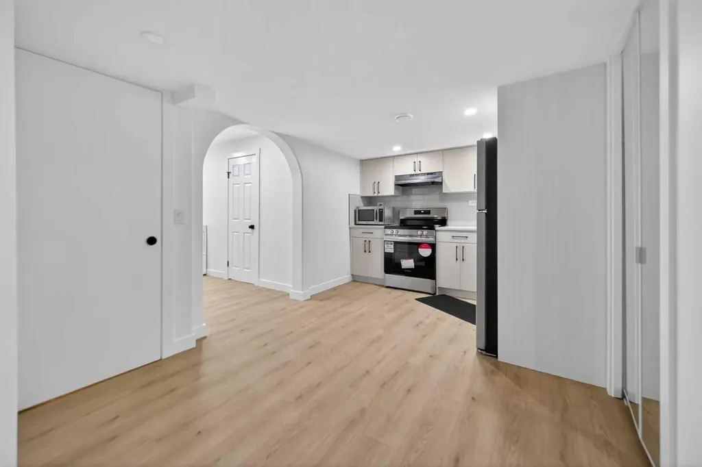 215 Del Ray Road NE Calgary AB T1Y 6V9