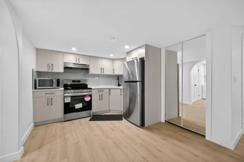 215 Del Ray Road NE Calgary AB T1Y 6V9