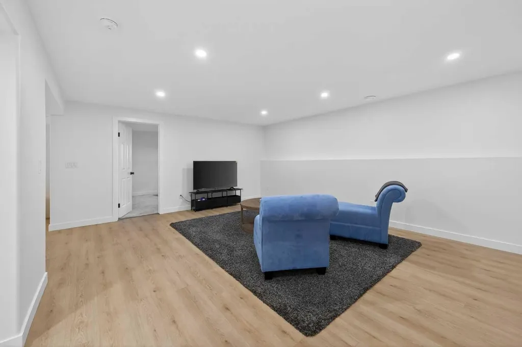 215 Del Ray Road NE Calgary AB T1Y 6V9
