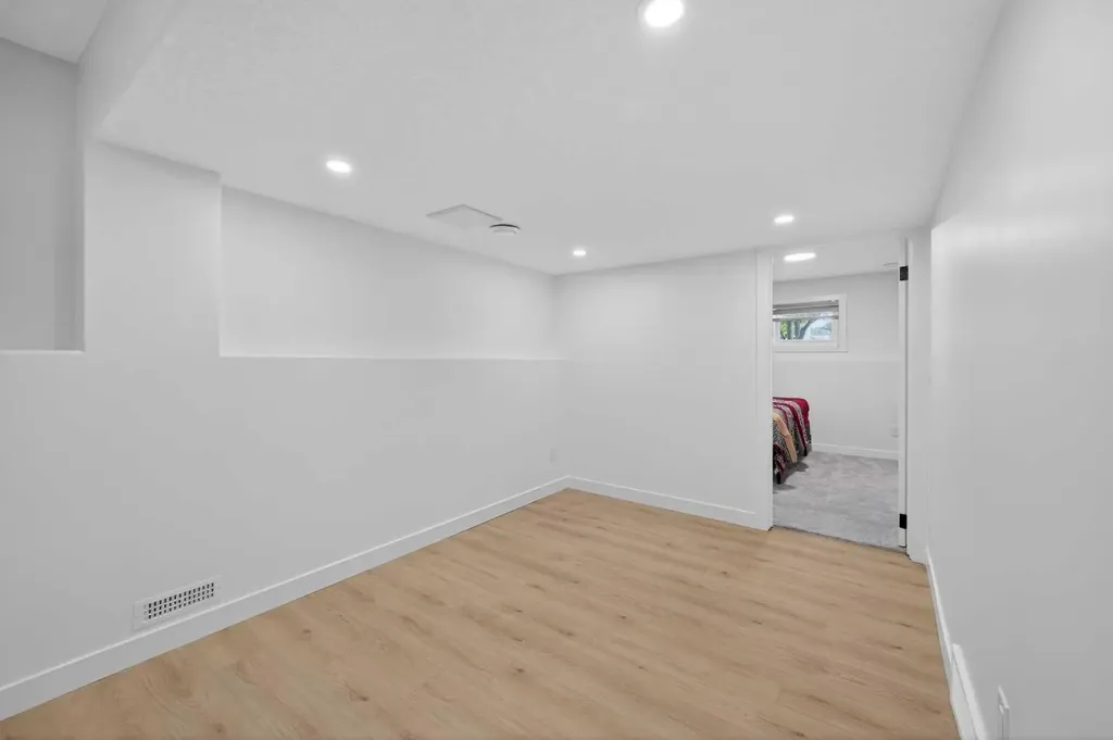215 Del Ray Road NE Calgary AB T1Y 6V9