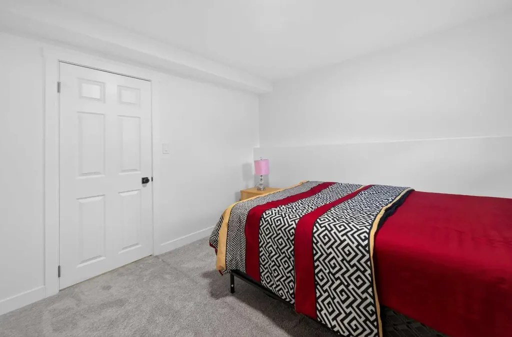 215 Del Ray Road NE Calgary AB T1Y 6V9