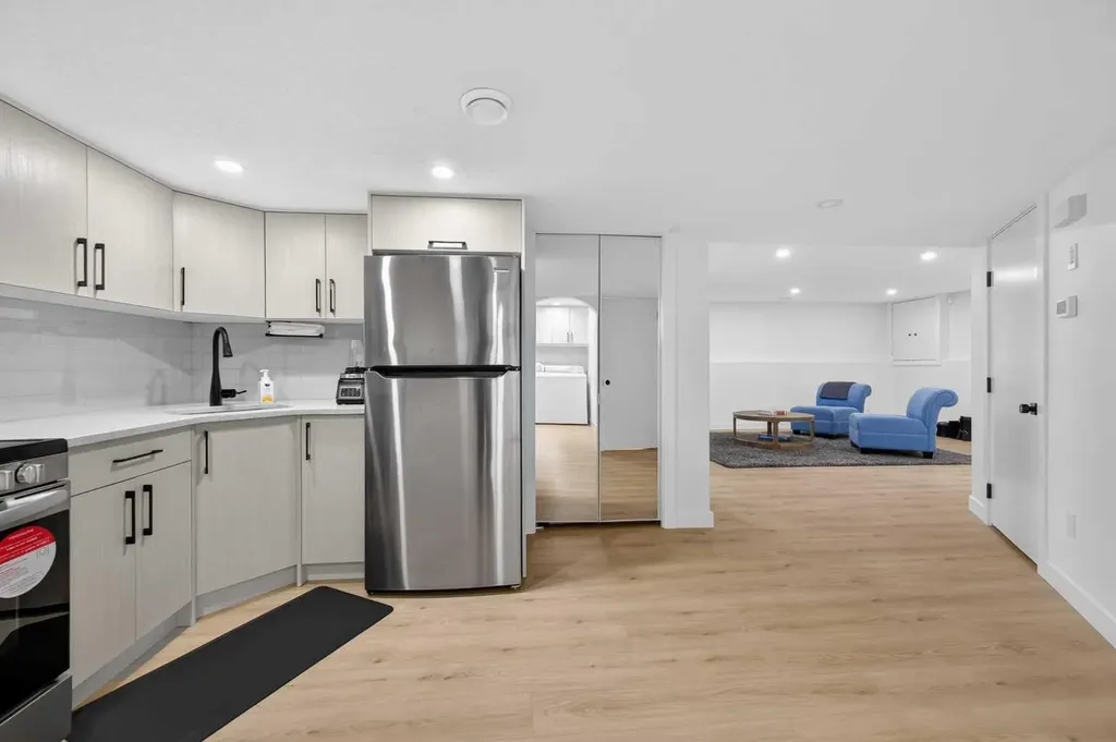 215 Del Ray Road NE Calgary AB T1Y 6V9