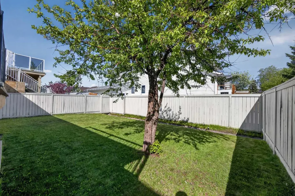 215 Del Ray Road NE Calgary AB T1Y 6V9