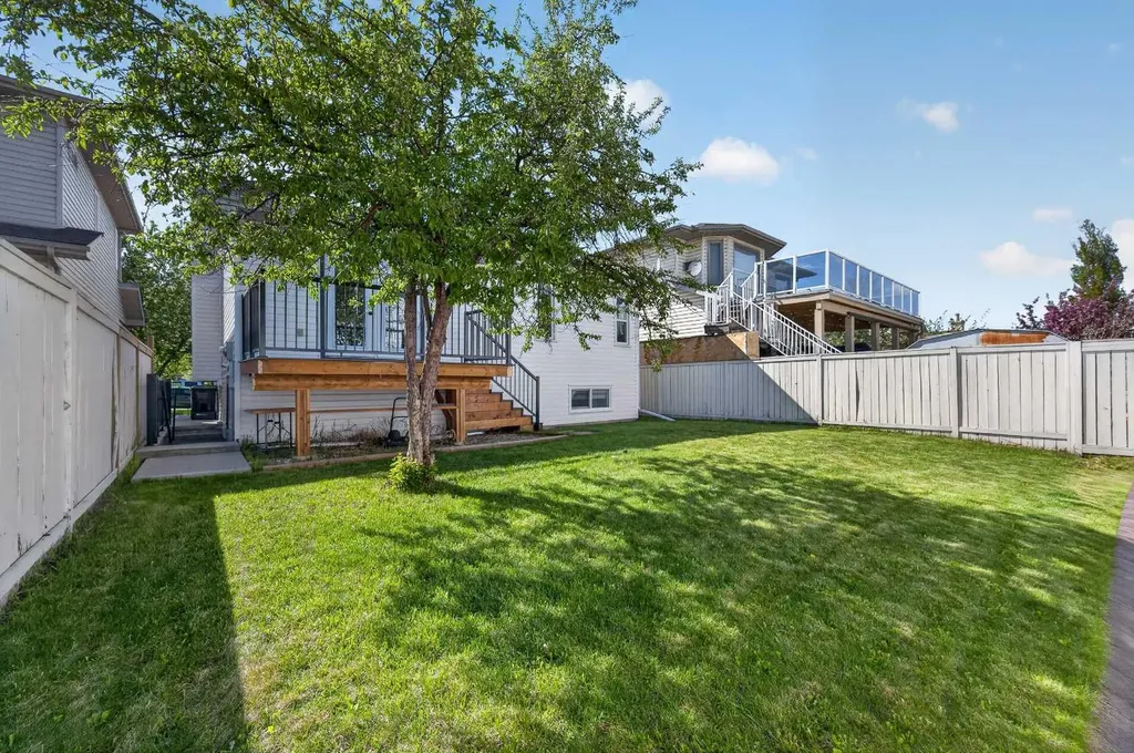 215 Del Ray Road NE Calgary AB T1Y 6V9