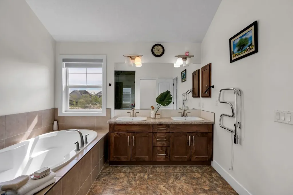 71 Canals Close SW Airdrie AB T4B 0S6