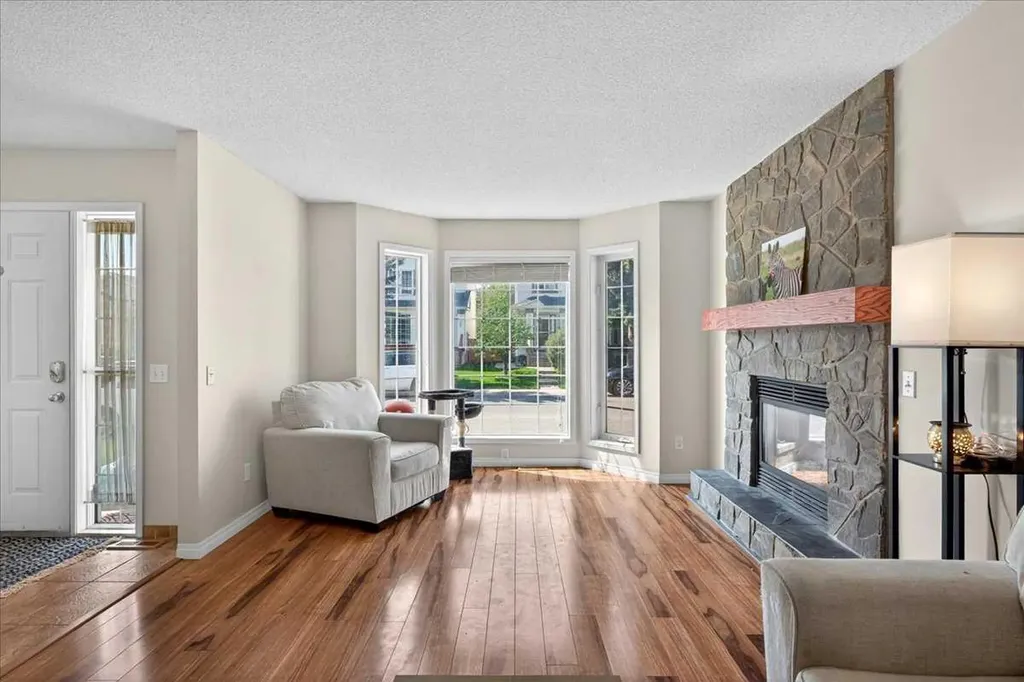 166 Mt Lorette Close SE Calgary AB T2Z 2L7