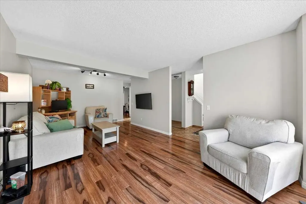 166 Mt Lorette Close SE Calgary AB T2Z 2L7
