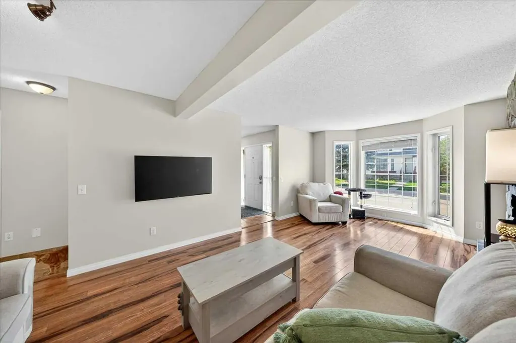 166 Mt Lorette Close SE Calgary AB T2Z 2L7
