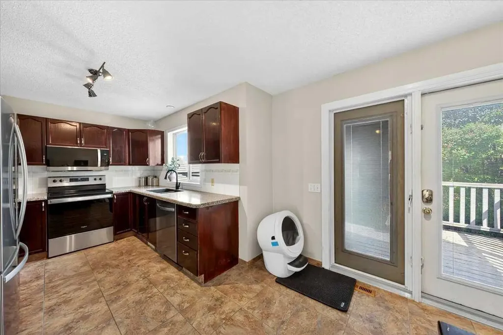 166 Mt Lorette Close SE Calgary AB T2Z 2L7