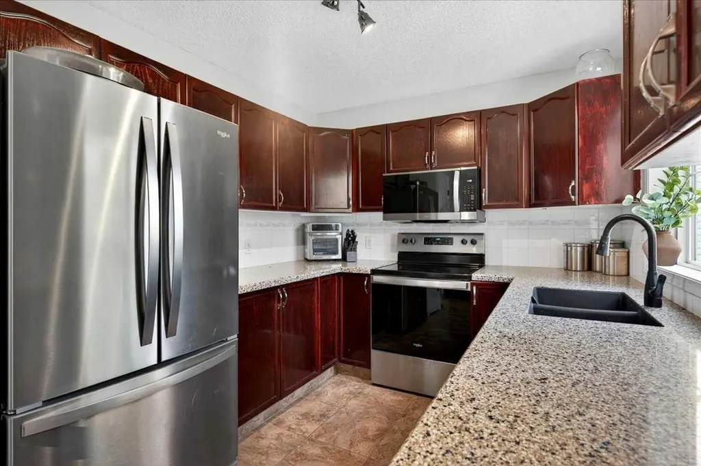 166 Mt Lorette Close SE Calgary AB T2Z 2L7