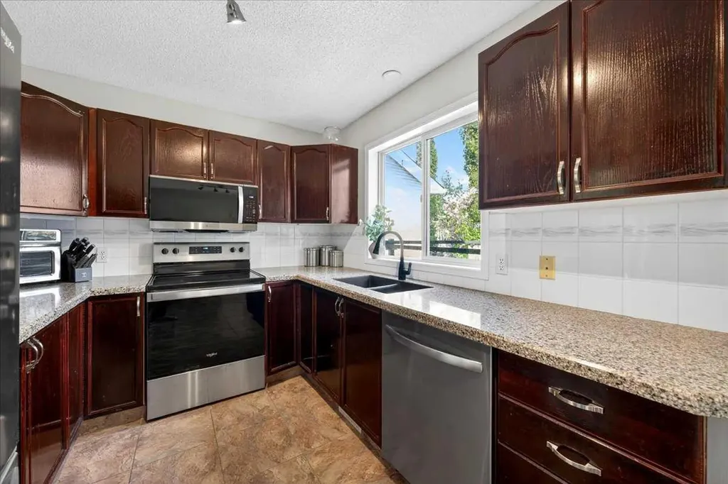 166 Mt Lorette Close SE Calgary AB T2Z 2L7