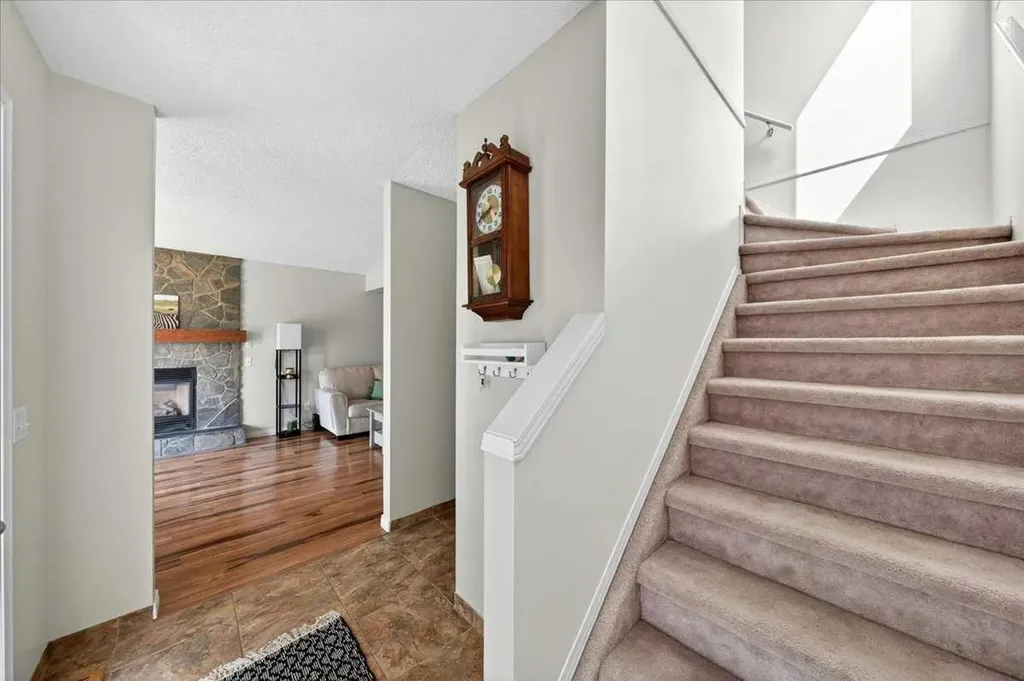 166 Mt Lorette Close SE Calgary AB T2Z 2L7