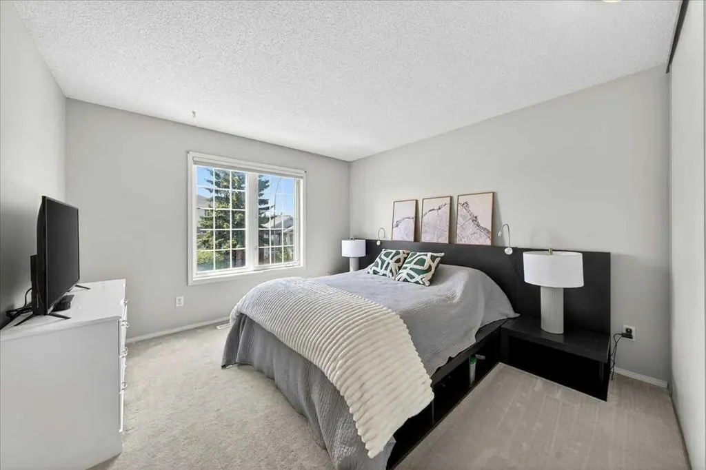 166 Mt Lorette Close SE Calgary AB T2Z 2L7