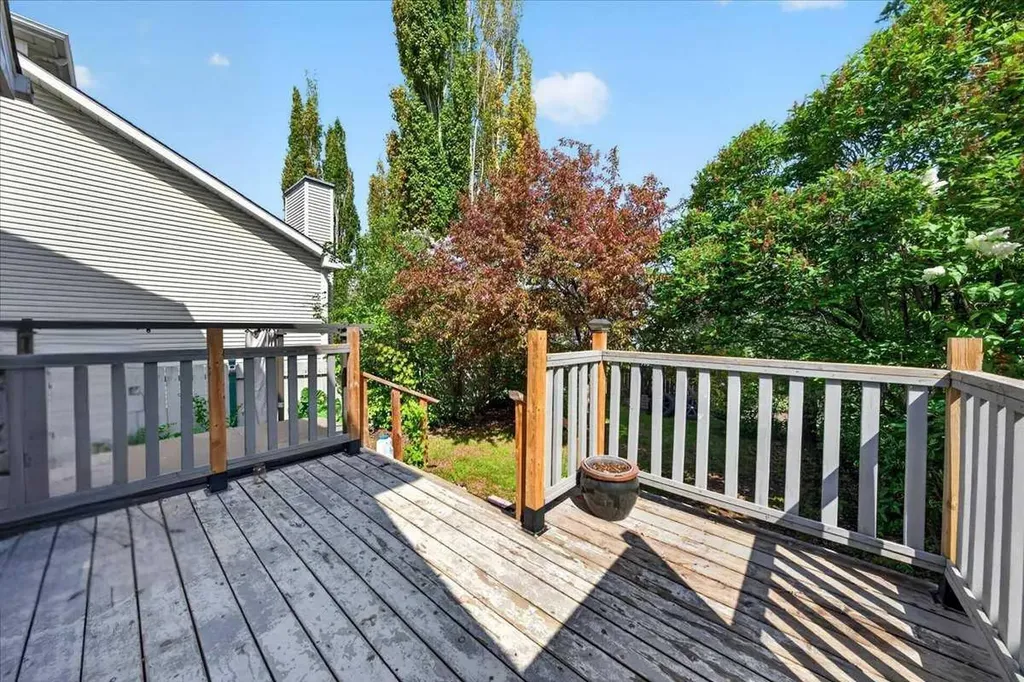166 Mt Lorette Close SE Calgary AB T2Z 2L7