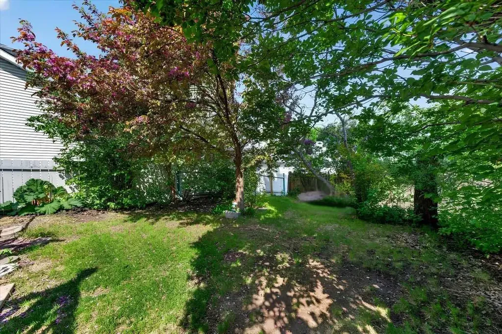 166 Mt Lorette Close SE Calgary AB T2Z 2L7