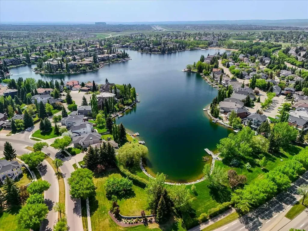 166 Mt Lorette Close SE Calgary AB T2Z 2L7