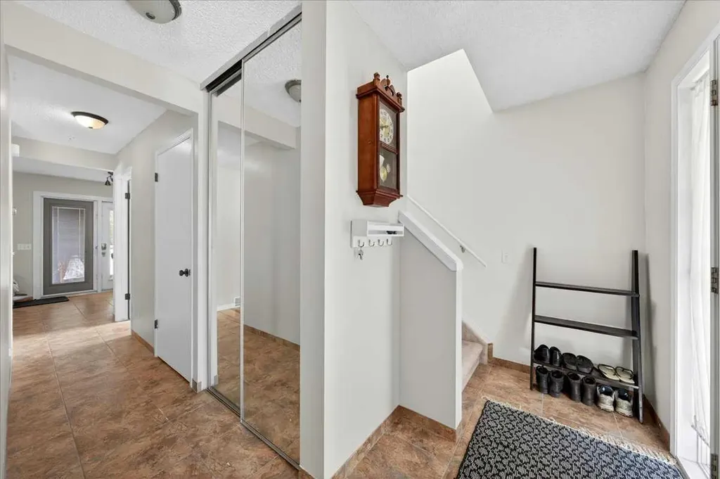 166 Mt Lorette Close SE Calgary AB T2Z 2L7