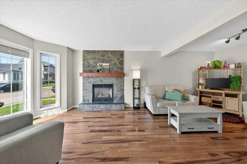 166 Mt Lorette Close SE Calgary AB T2Z 2L7