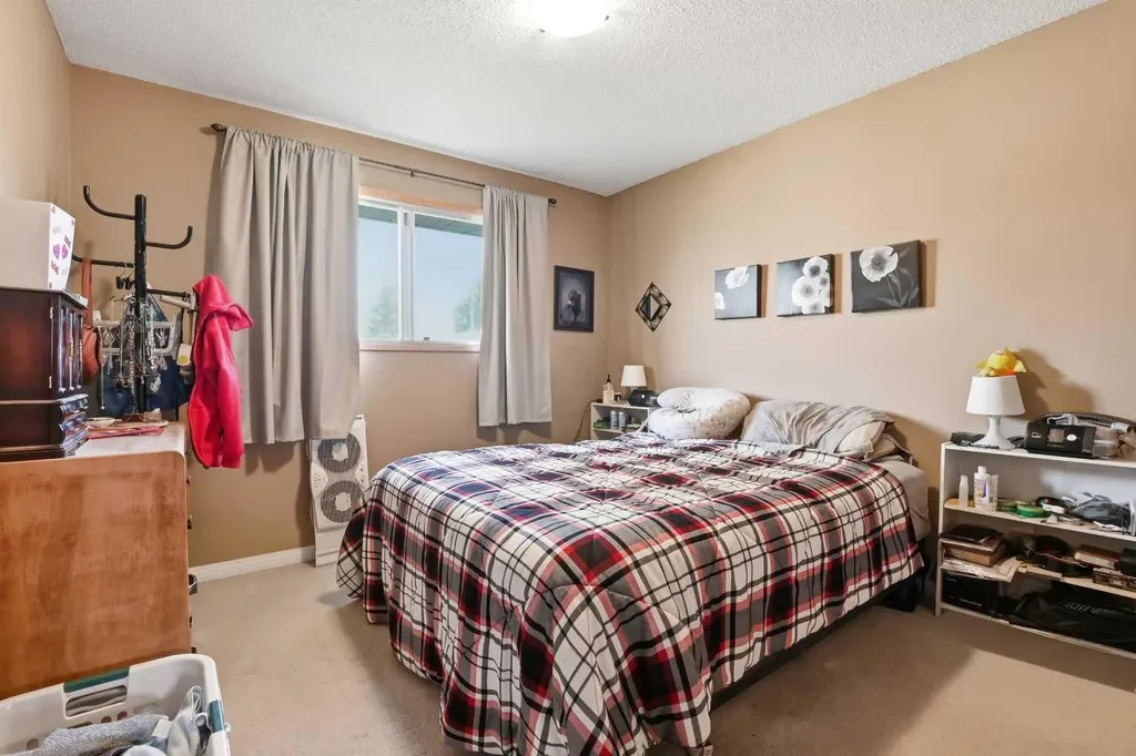 4726 47 Avenue Lacombe AB T4L 1T9
