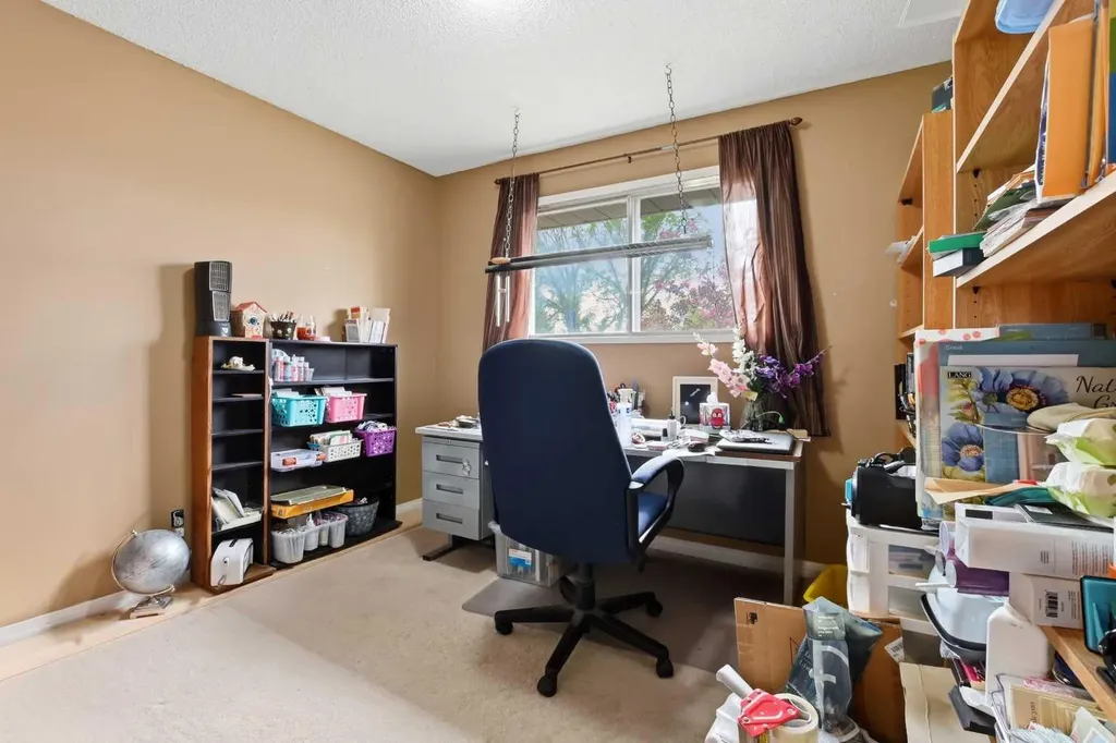 4726 47 Avenue Lacombe AB T4L 1T9
