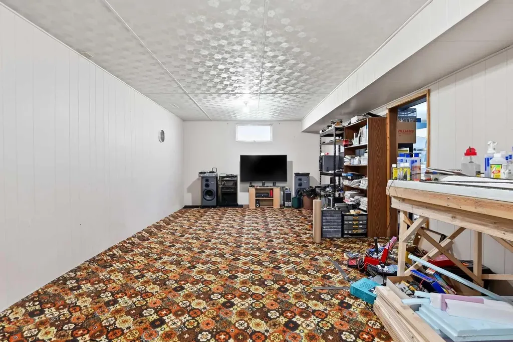 4726 47 Avenue Lacombe AB T4L 1T9