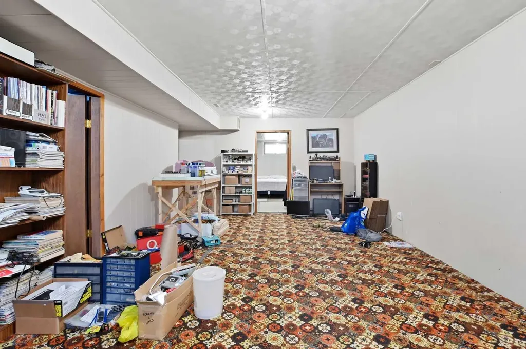 4726 47 Avenue Lacombe AB T4L 1T9